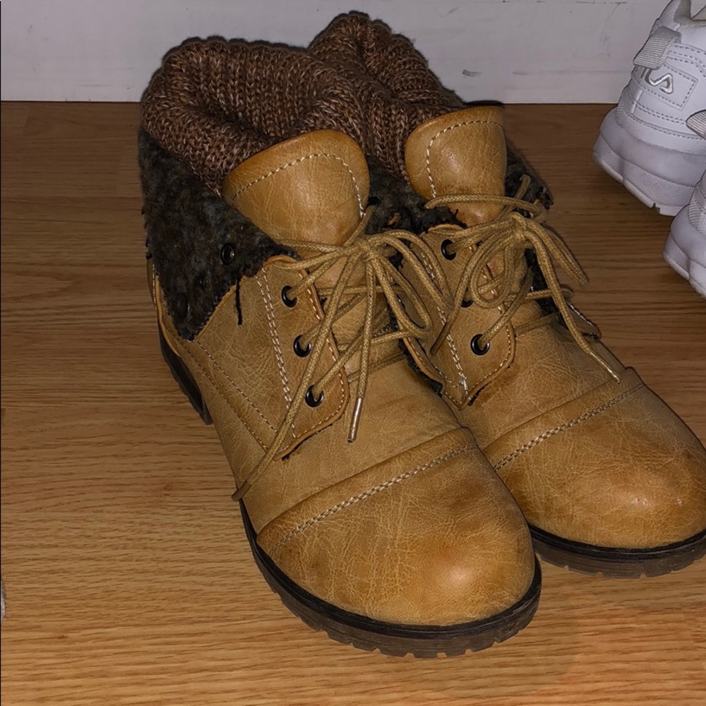 COZY COMBAT BOOTS